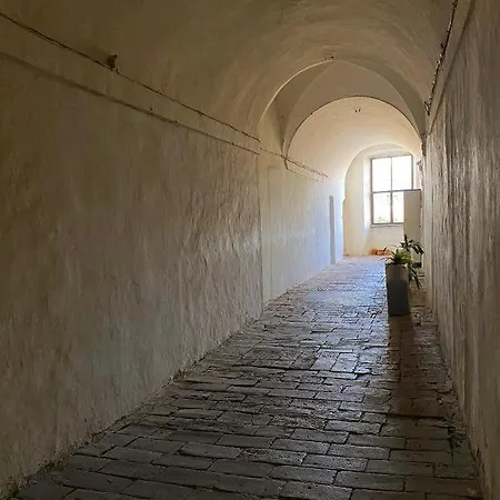 Piccolo Monolocale In Convento Del 1600 *